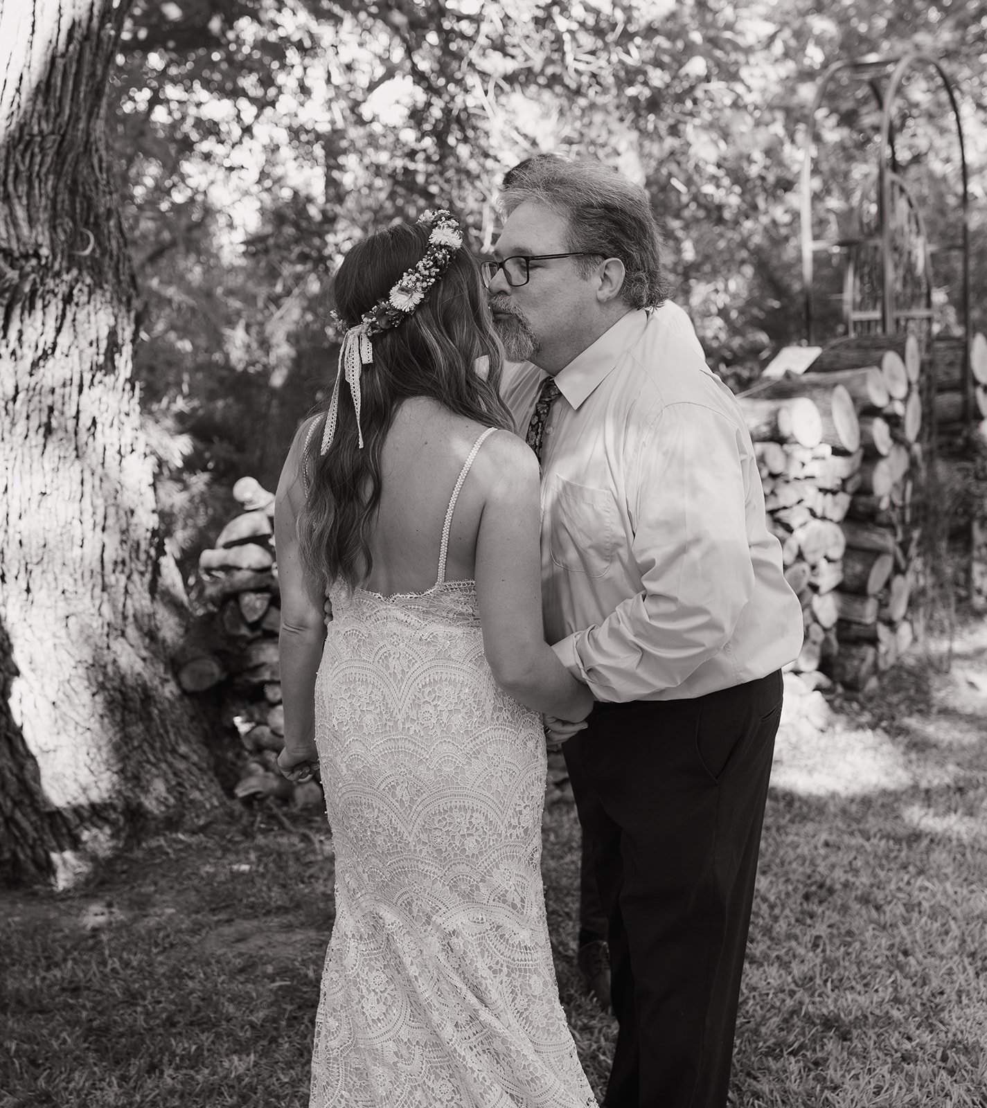 Black and white photo of her dad giving her away