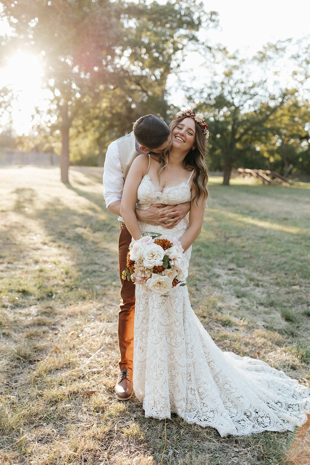 These wedding portraits with the golden light coming through the trees are truly swoon-worthy